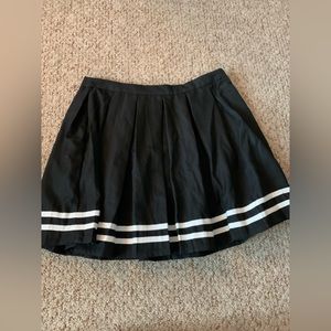 Black zip up skirt XL runs like a Large NWOT
